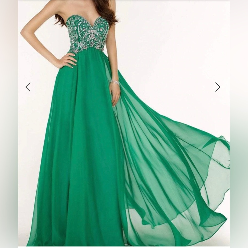 NWT Embellished Green Alyce Paris Prom Dress 6682